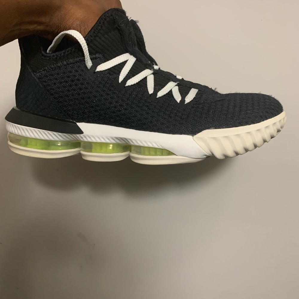 SOLD SOLD SOLD Lebron 16 low Black Python - Picture 6 of 9